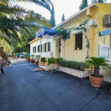 Hostel Sunset Cove Seget *