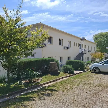 Sunset Cove Seget Hostel *