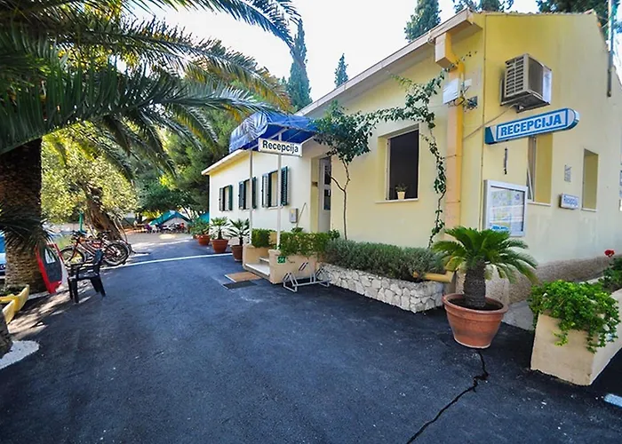 Hostel Sunset Cove Seget *